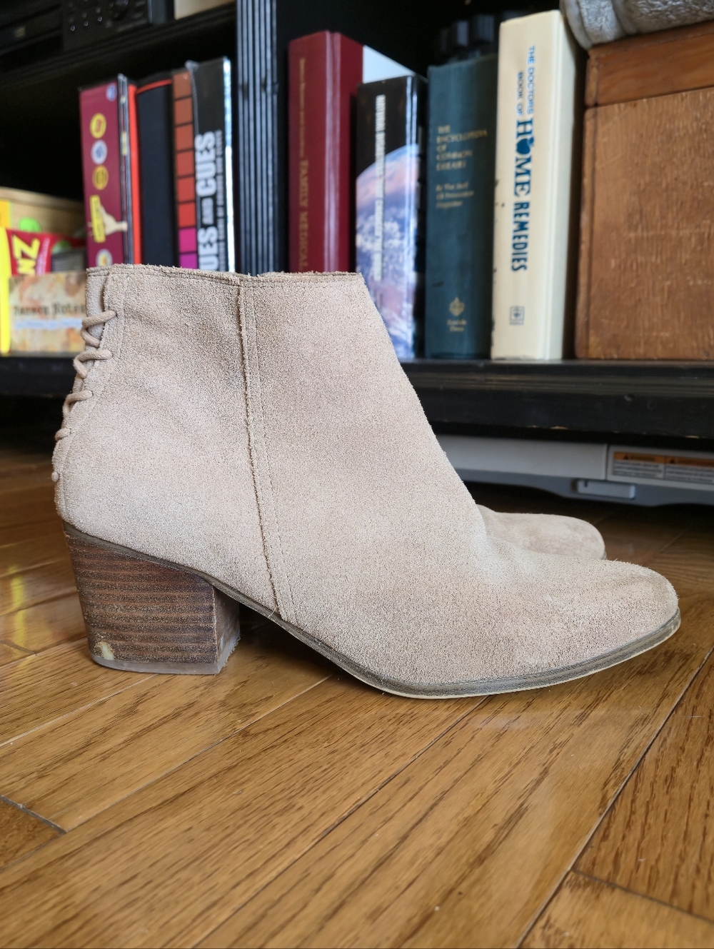 ALDO Beige Suede Boho Western Ankle Booties w Faux Lace Up Back, sz 7.5